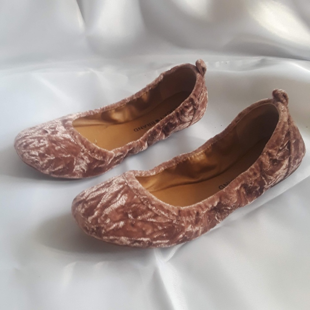 Like New Pink Crushed Velvet Lucky Brand Flat 6
